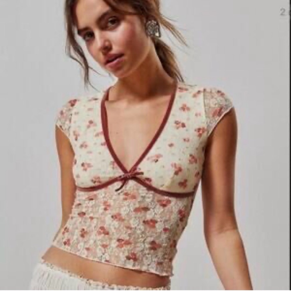Urban Outfitters Kimchi Blue Cream Floral Lace Blouse - Picture 2 of 14